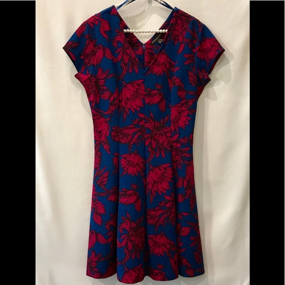 Banana Republic Dresses & Skirts - NWT - Banana Republic Floral Dress